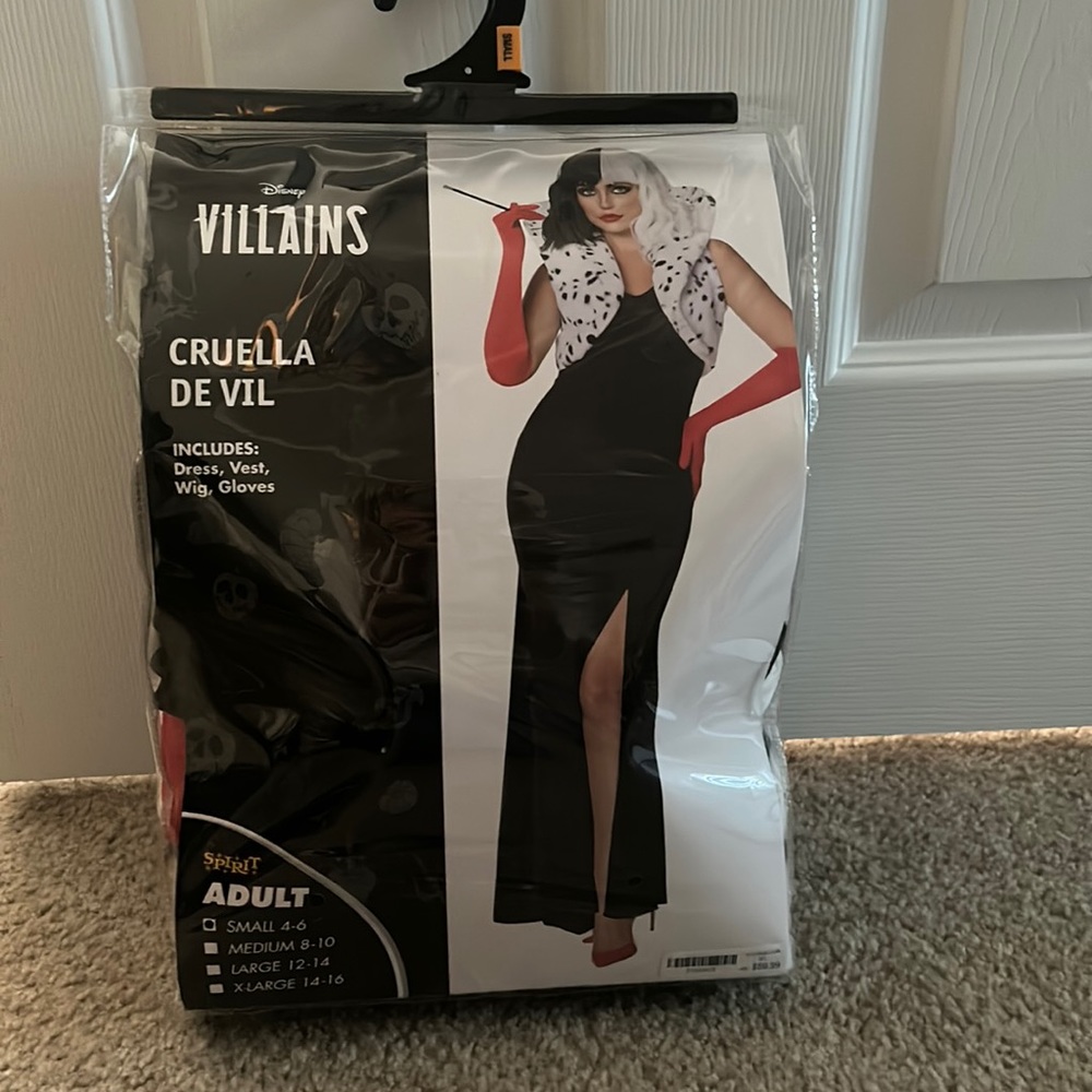 Women’s Cruella De Vil costume